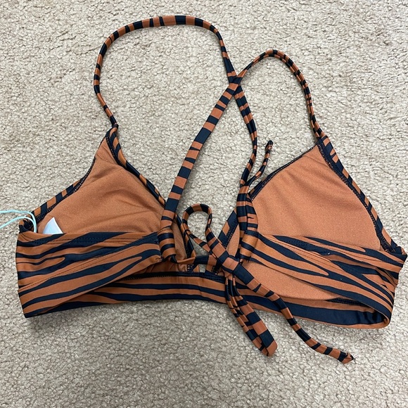 Kona Sol women bikini top. Size Medium. NWT! - Picture 3 of 3